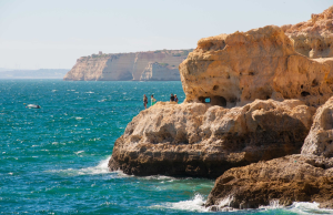 At Gallipoli battlefields, travellers remember fallen AnzacsTravel And Tour World