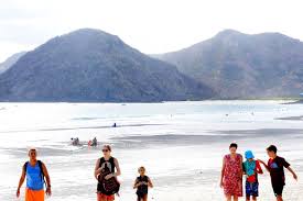 Indonesia welcomes record tourists this Eid