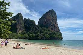 Thailand small unpopulated islet becomes popular with tourists